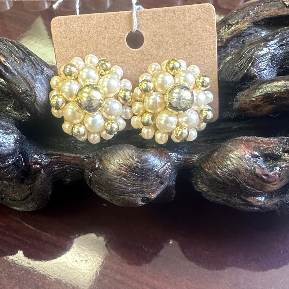 Pearl & Gold Cluster clip on earrings - vintage